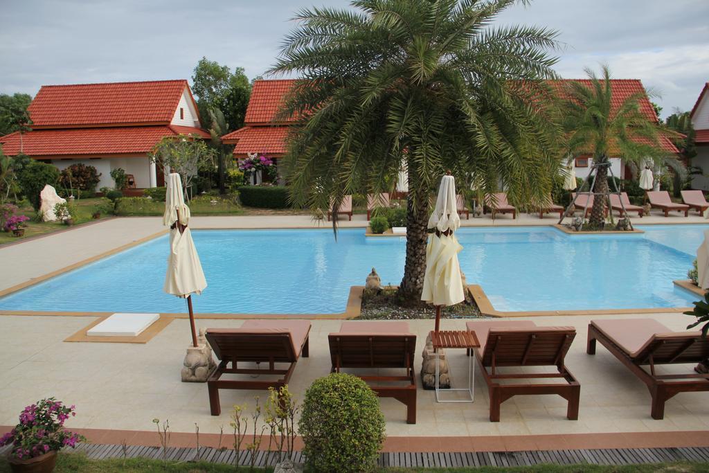 Armonia Village Resort And Spa Chumphon Exterior foto