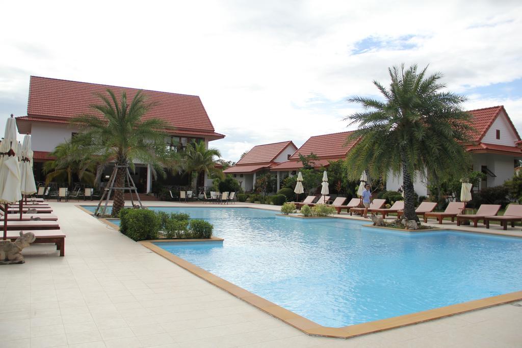Armonia Village Resort And Spa Chumphon Exterior foto