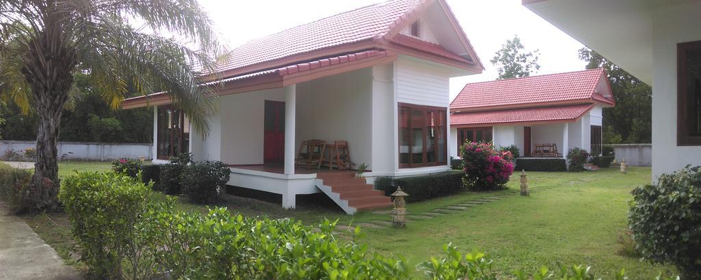 Armonia Village Resort And Spa Chumphon Exterior foto