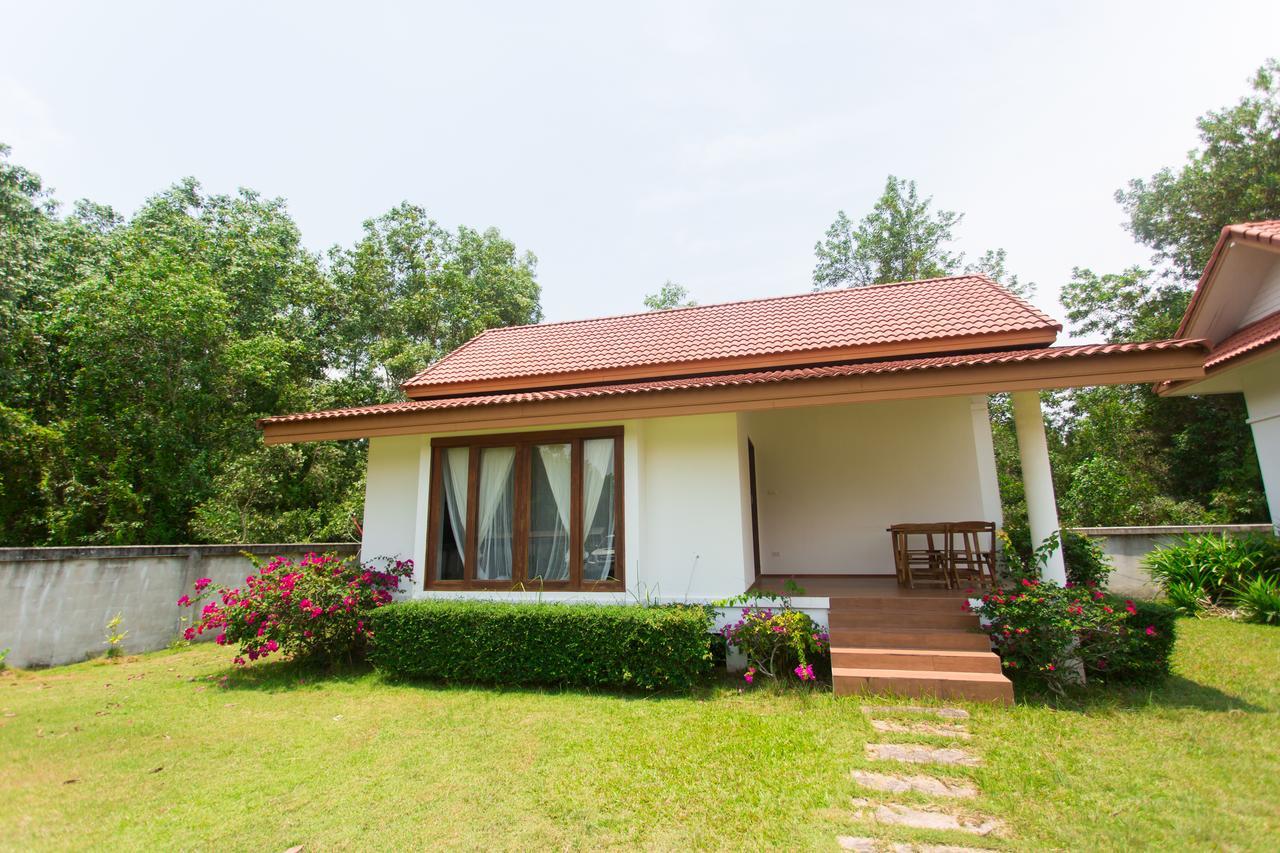 Armonia Village Resort And Spa Chumphon Exterior foto
